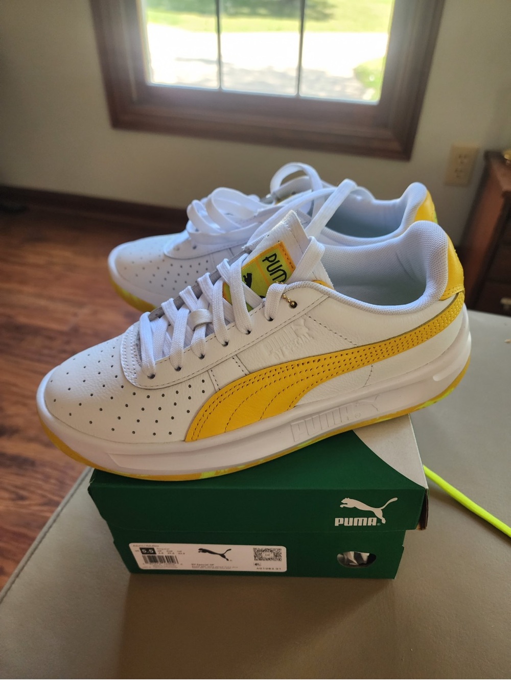 Puma Kids White and Yellow Sneakers Size 5.5 Fitz a women’s size 7